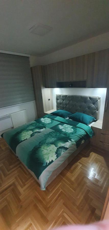 Appartamento Apartman Lux S&V 1 Lukavica Istocno Sarajevo Hilandarska Centar Esterno foto