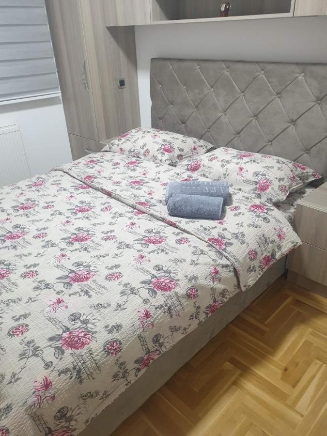 Appartamento Apartman Lux S&V 1 Lukavica Istocno Sarajevo Hilandarska Centar Esterno foto